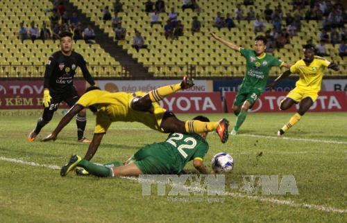 V-League sẽ xử nghiêm lối đá "chặt chém"